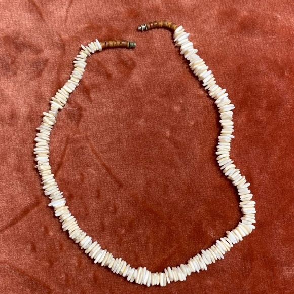 Mother of Pearl Shell Necklace - Picture 5 of 7